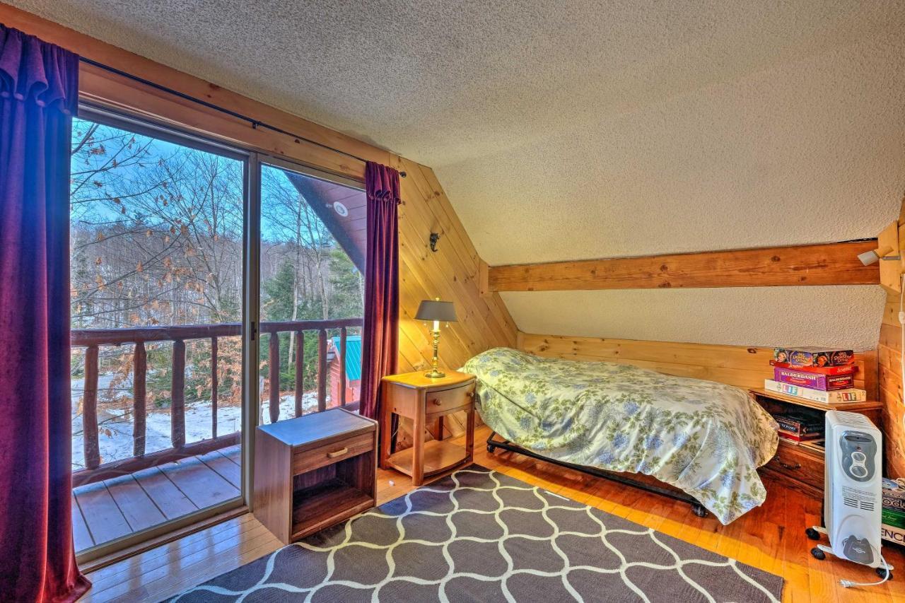 Secluded Johnsburg Retreat With Hot Tub And Fire Pit Villa Luaran gambar